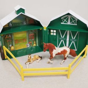Breyer Stablemates Pocket Barn